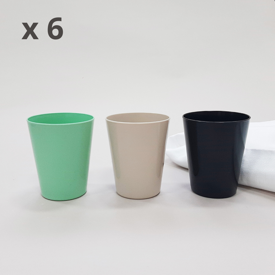 Bicchieri di plastica colorati riutilizzabili da 300 ml in tubi di colori  assortiti - 420 pezzi. per 73,50 €